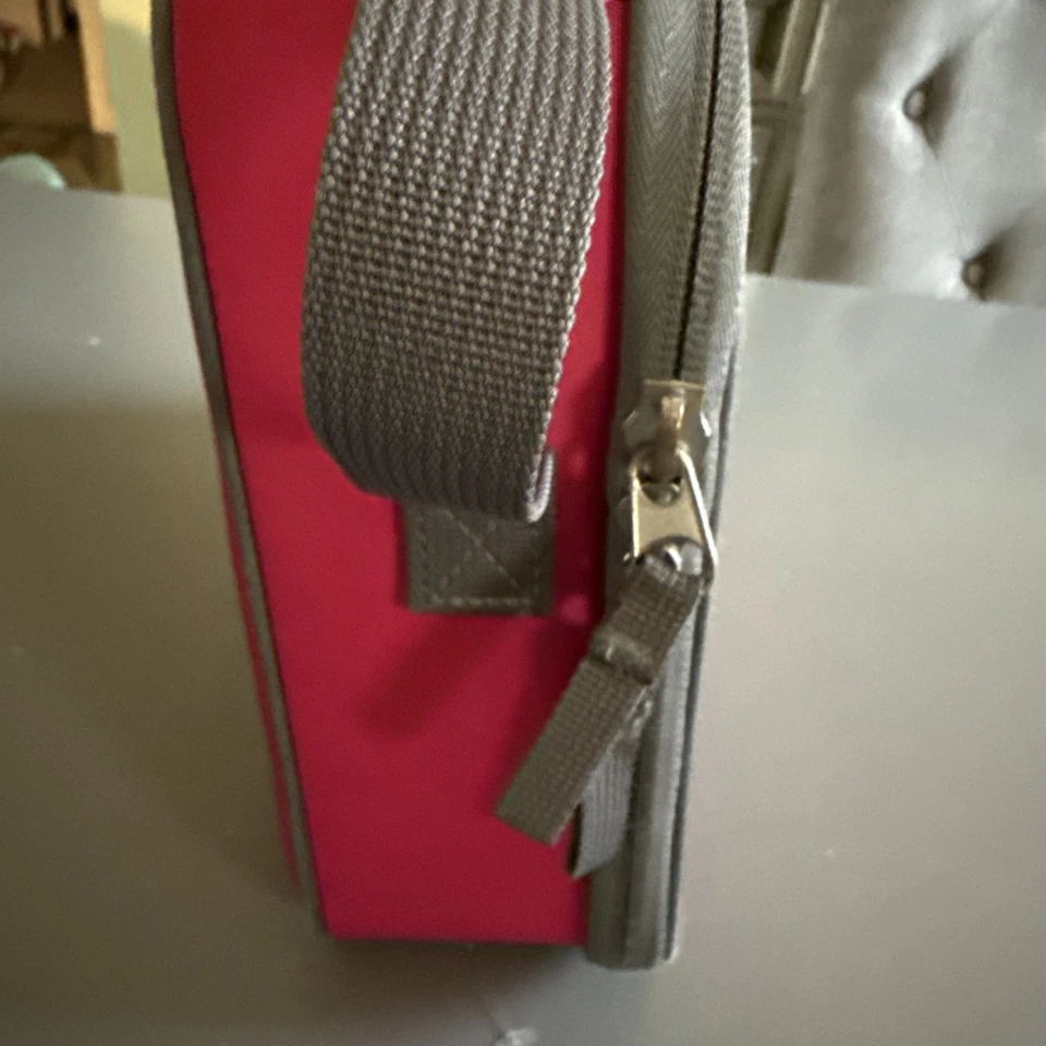 Juego de lonchera Under Armour de estuche rígido. Rosa. Foto 4 de 4