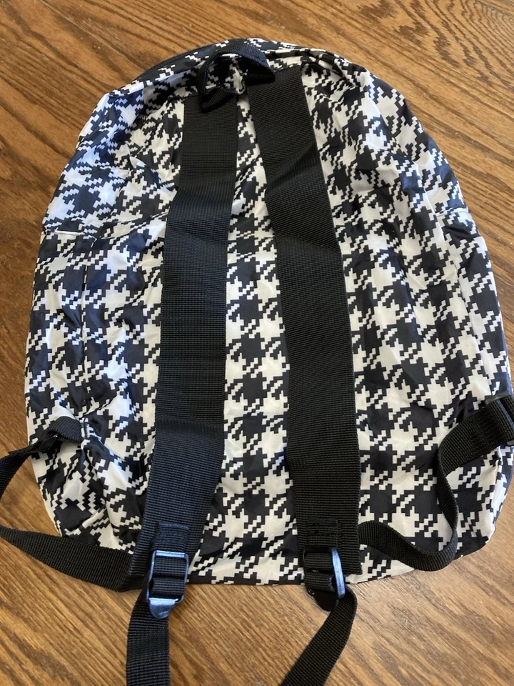 Mochila ligera Reisenthal en blanco y negro Foto 2 de 4