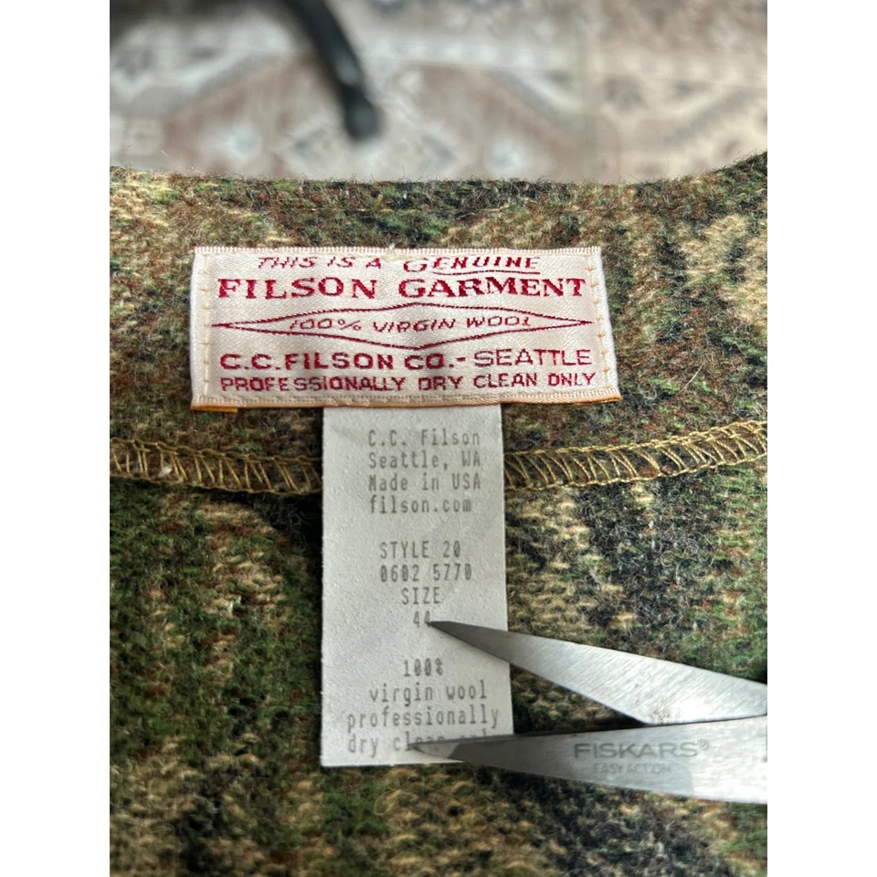 Filson Men's 44 Camo Virgin Wool Vest Summit Bank Logo Outdoor NOTES - AC - Image 4 of 4
