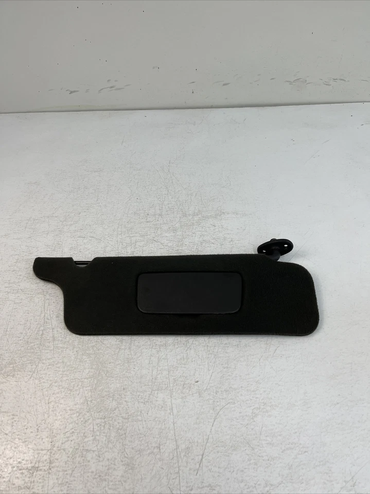 Оригинальный черный солнцезащитный козырек для правой стороны пассажира для Ford Mustang 1994-04 годов выпуска - Изображение 3 из 4