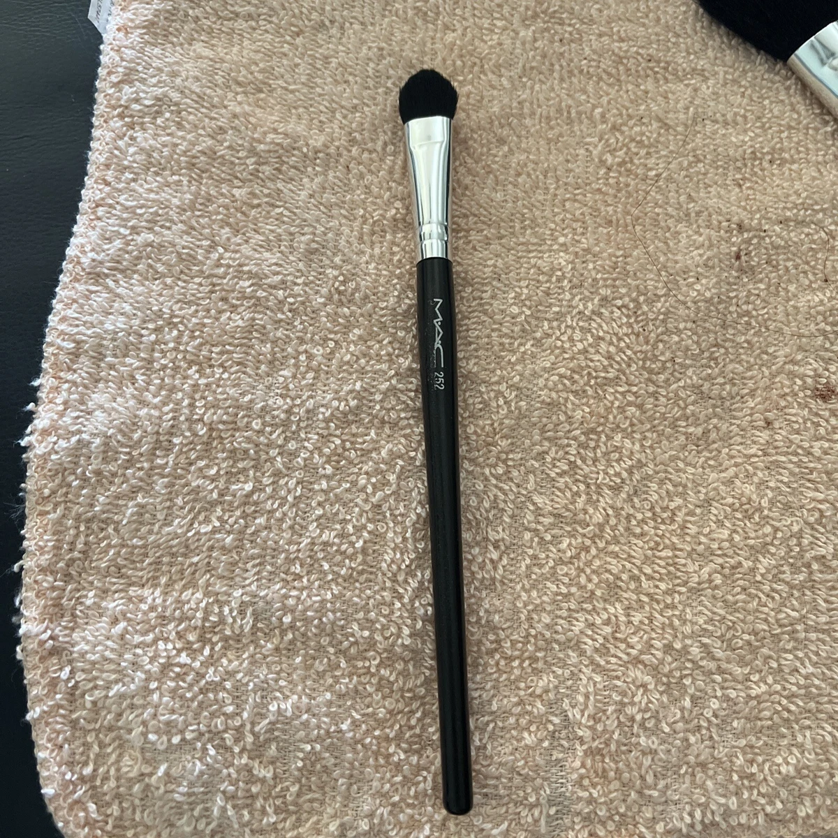 Mac 252 Eyeshadow Brush | eBay