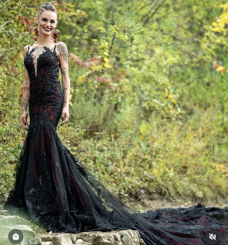 Gothic Black Mermaid Wedding Dresses Beaded Lace Appliques Illusion Bridal Gowns - Image 4 of 4