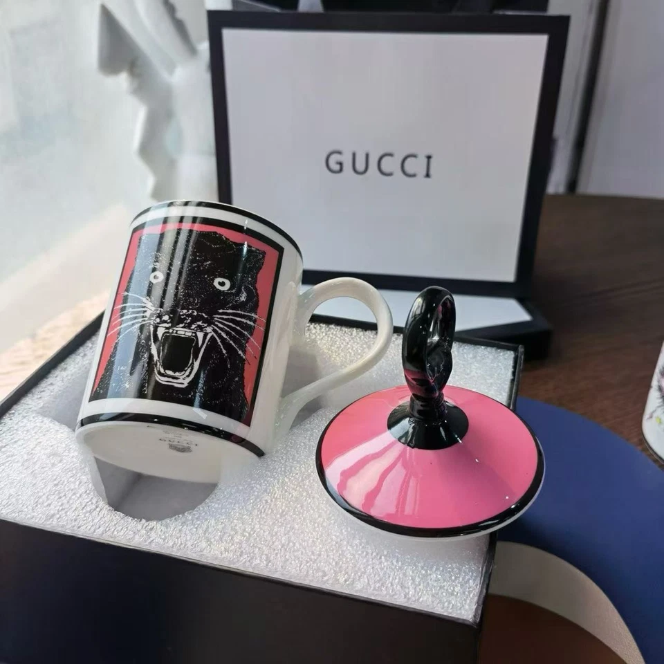 GUCCI Taza Cerámica Pantera Negra con Tapa Rosa - Juego de Regalo de Diseñador de Lujo Foto 2 de 4