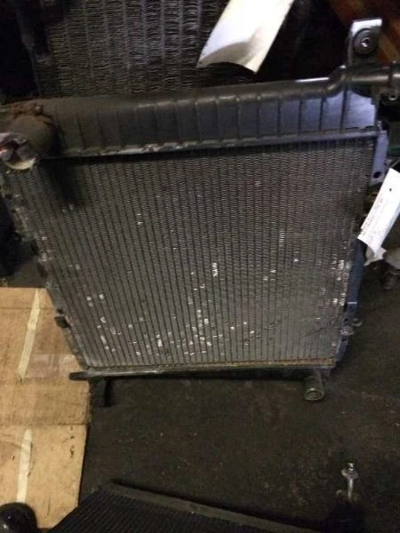 92 93 94 福特 RANGER Radiators 6 CYLINDER 3.0 LITER MANUAL 带交流电 — 第 2/2 张图片