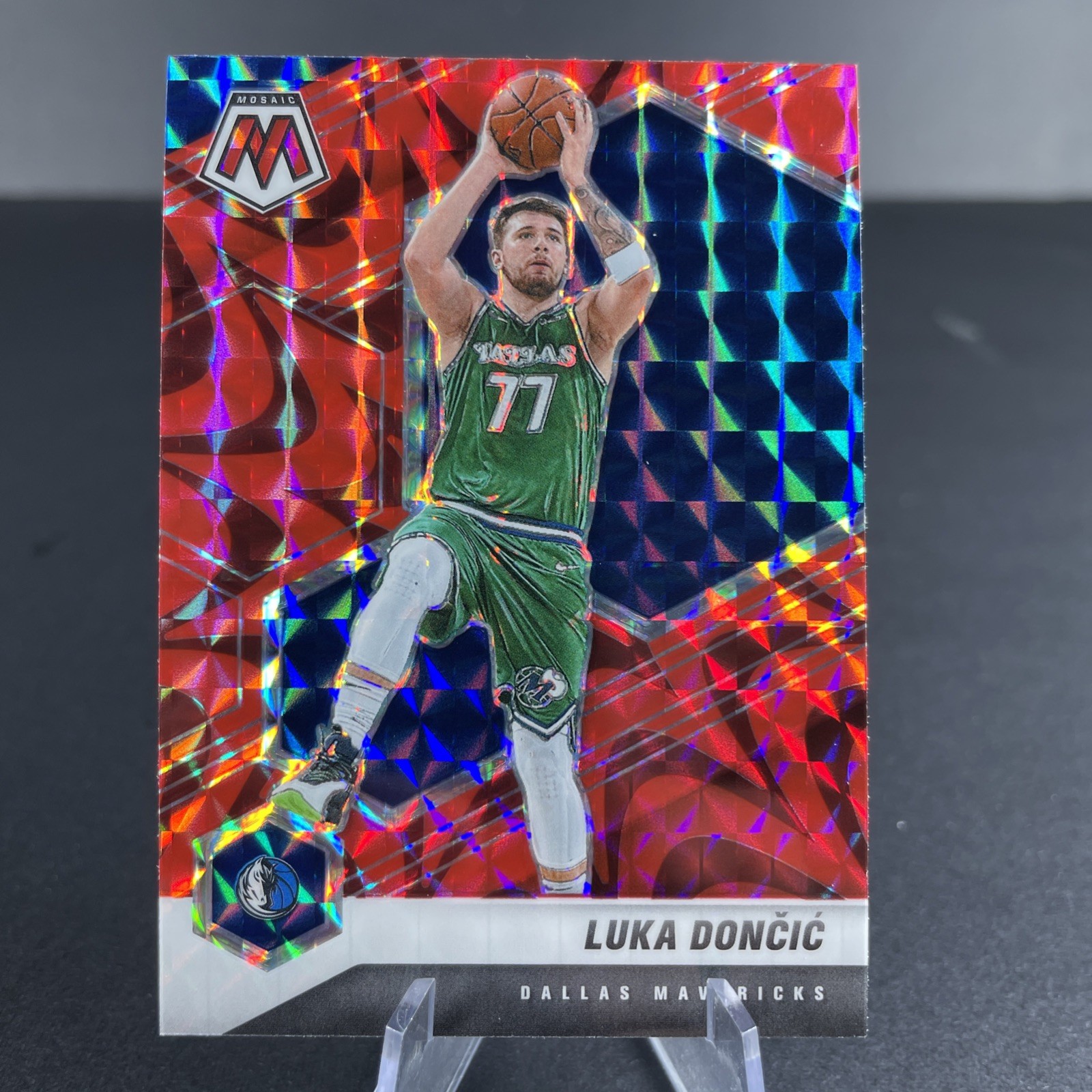 2020-21 Panini Mosaic Reactive Red Prizm Luka Doncic Luka Dončić #47
