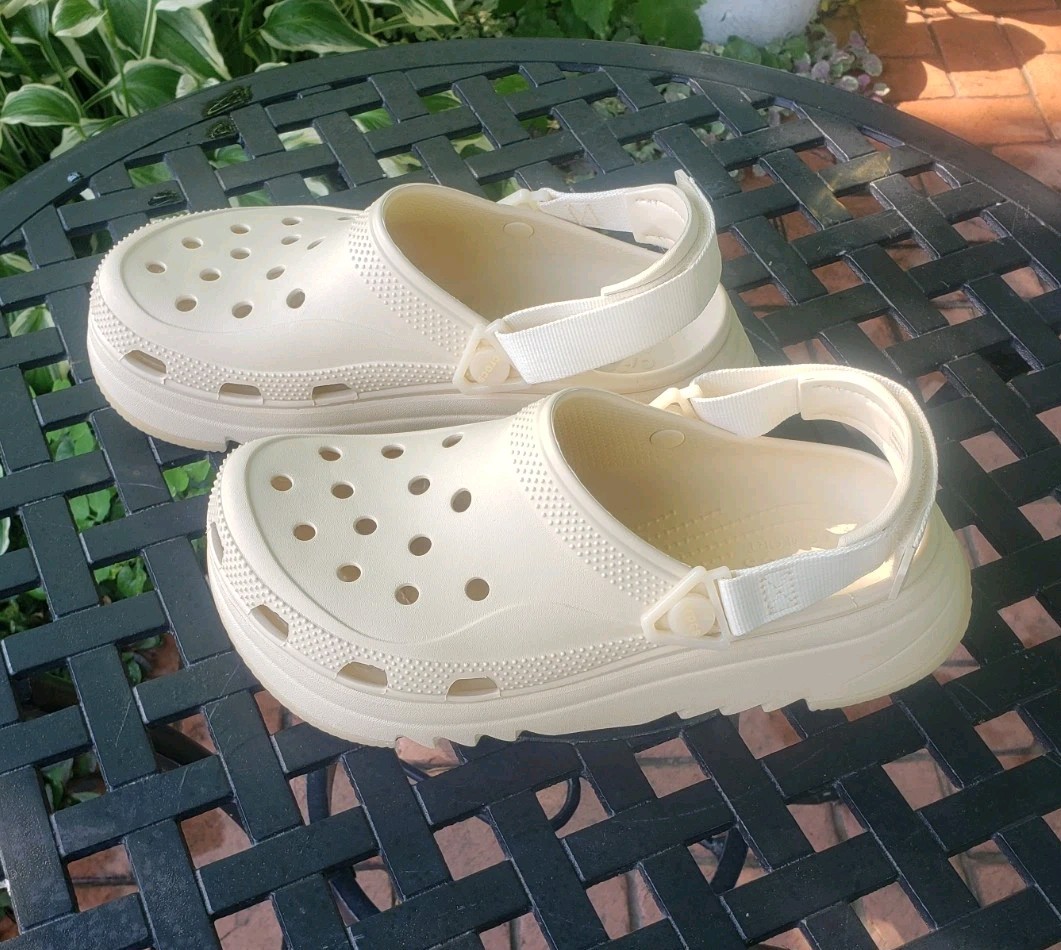 NEW Crocs Classic Hiker Xscape Clogs Shoes Vanilla Mens 9  display picture 3