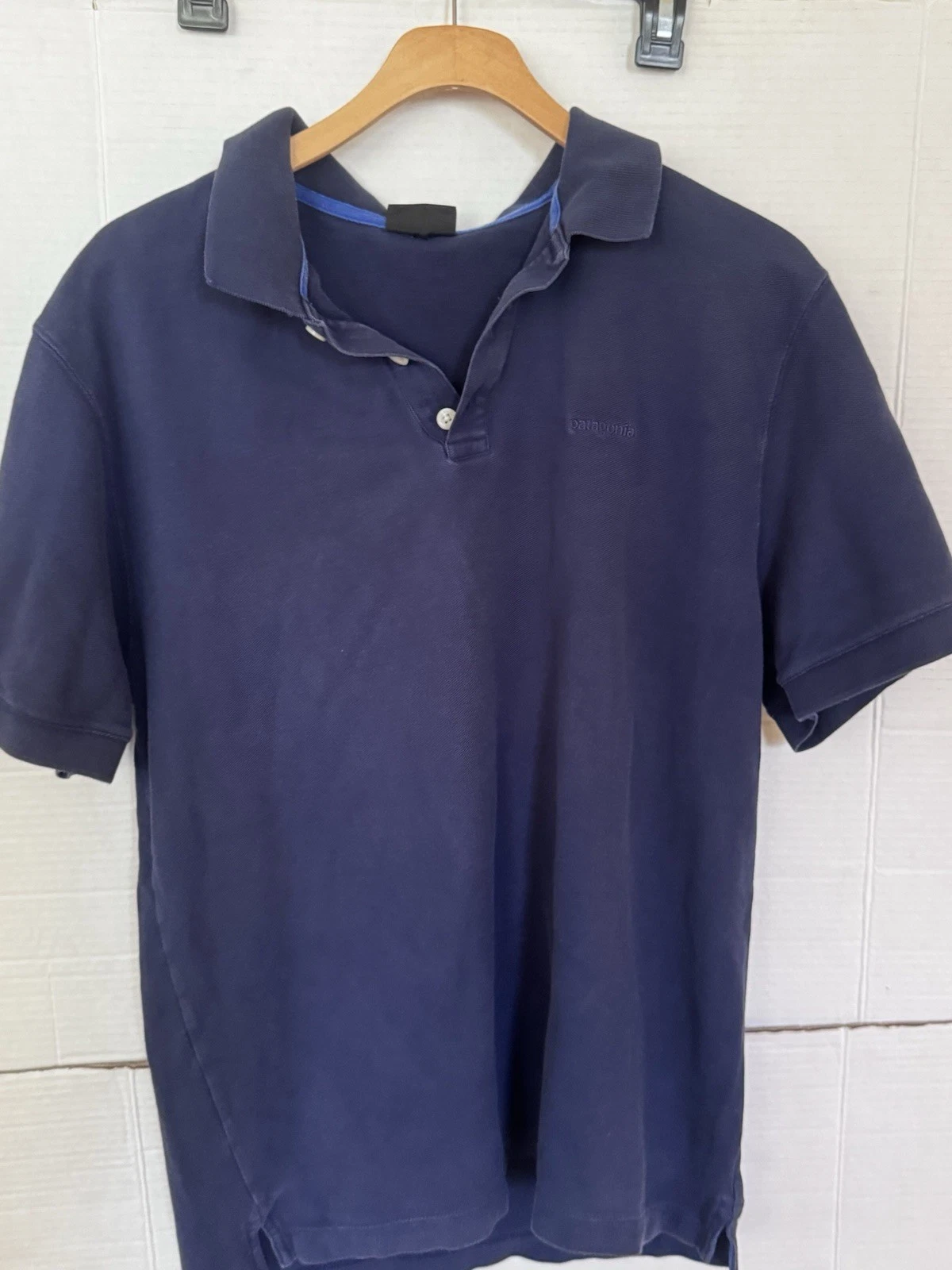Navy blue Patagonia polo shirt #outdoor #hiking