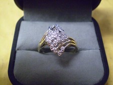 10K Yellow Gold Ladies 21 Diamond Cluster Ring   2.9 grams