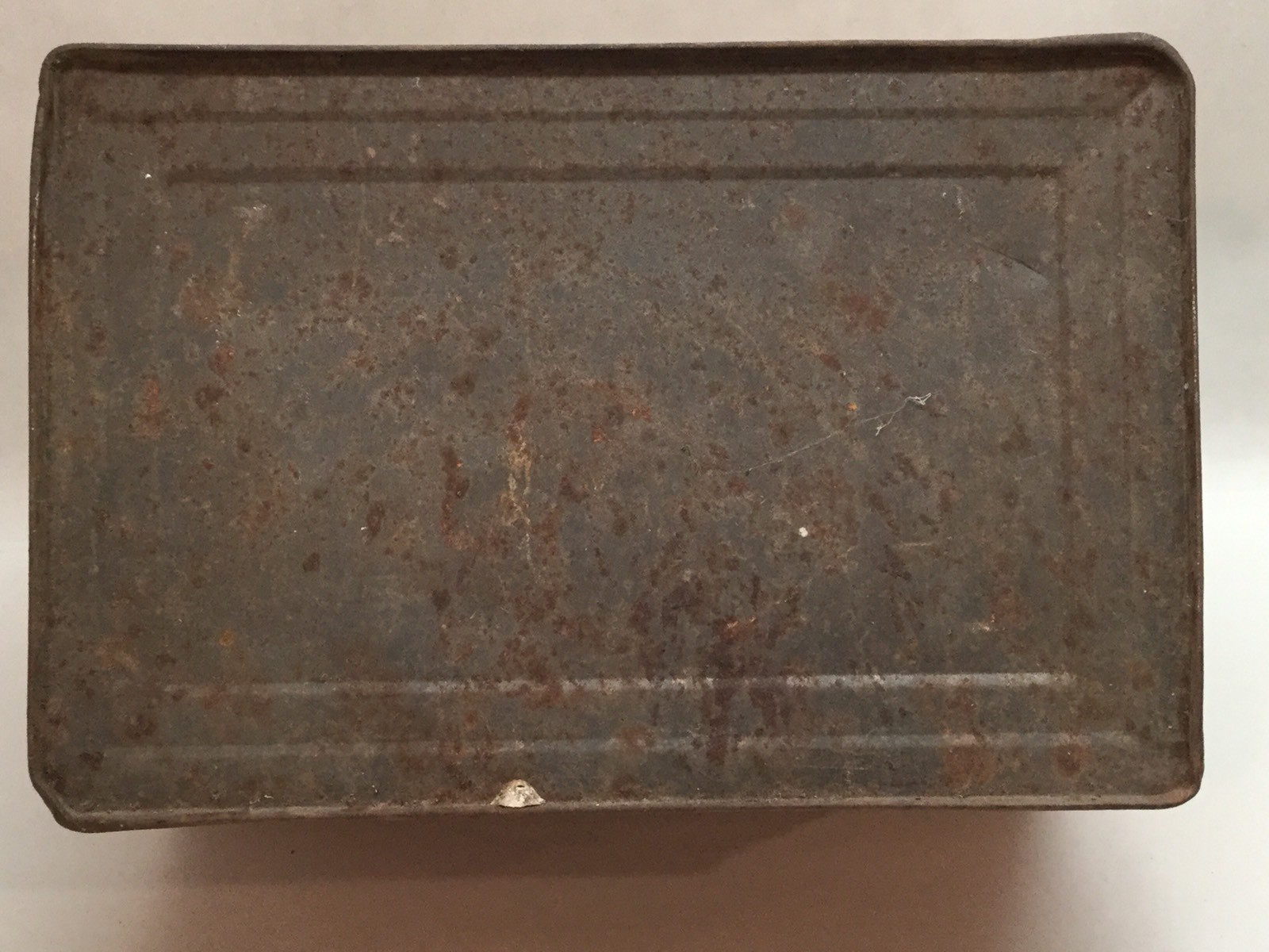 Union Leader Cut Play Tobacco Metal Tin Primitive Rustic Advertising Red Vintage