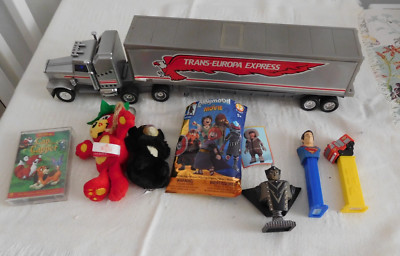 diverses Spielzeug, Truck, PEZ Figuren, MC Donalds, Dikette Cap u. Capper
