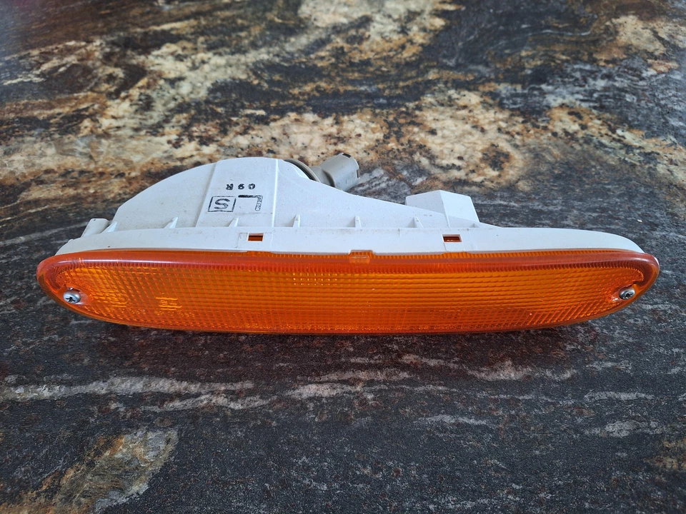 1991-1993 Nissan NX1600 NX2000 NX100 Front Turn Signal Lamps RH LH Genuine OEM - Image 3 of 4