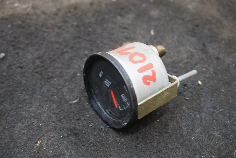 Smiths Mechanical Oil Pressure Gauge Assembly OEM Lotus Elite Eclat 1975-82 - Image 2 of 3