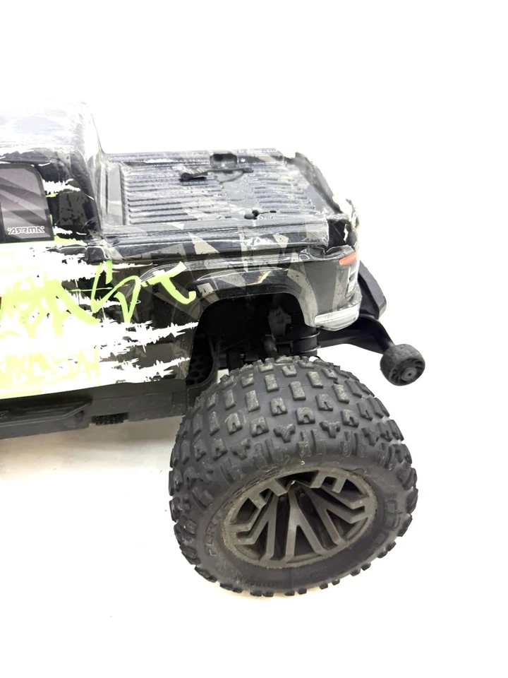Arrma Granite RC Truck 1/10 4x4 BLX 3S Brushless RTR Green/ Black - Image 3 of 4