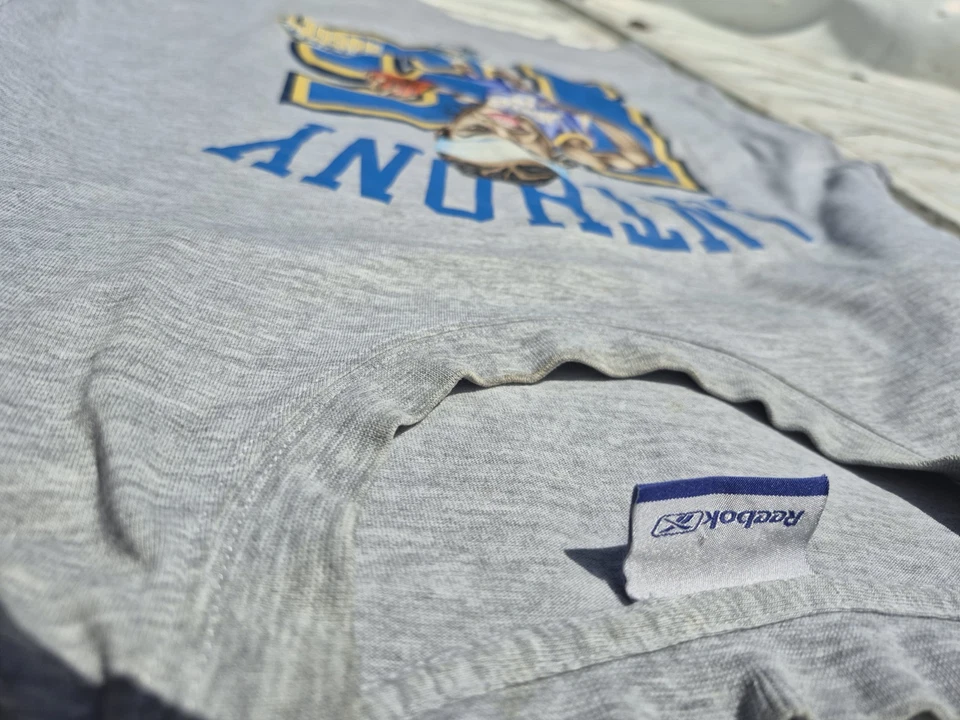 XL Reebok Carmelo Anthony Y2K Caricature Player Tee Small Hole Super Rare! - Image 3 of 4