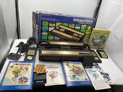 Vintage Mattel Intellivision Intelligent Television Model 2609W/GAMES NOT TESTED
