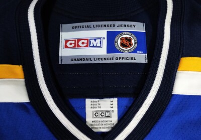 VINTAGE-NWT-MEDIUM ST. LOUIS BLUES BLUE/ROAD CCM LICENSED