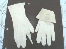 Vintage Women's Doeskin Gloves-- White---6 1/2---DENT'S--Made in England