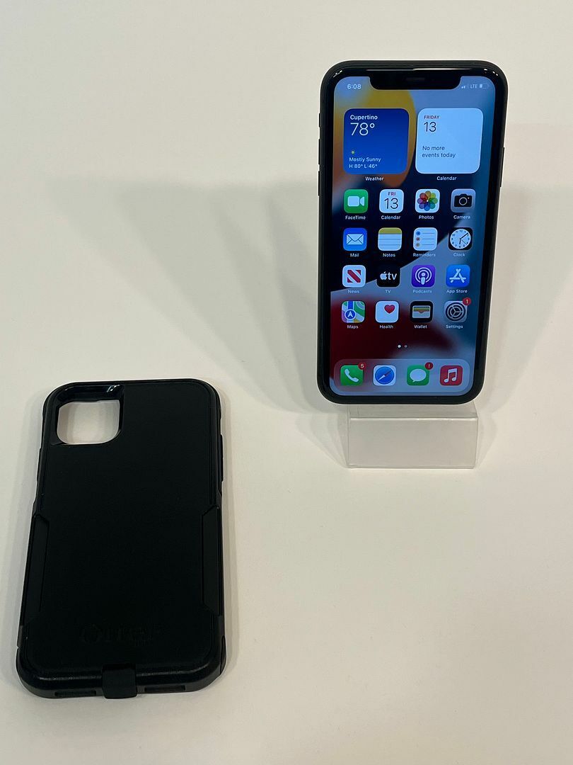 Apple iPhone 11 - 64Gb - black unlocked excellent condition Apple iPhone 11 - 64Gb - black unlocked excellent condition