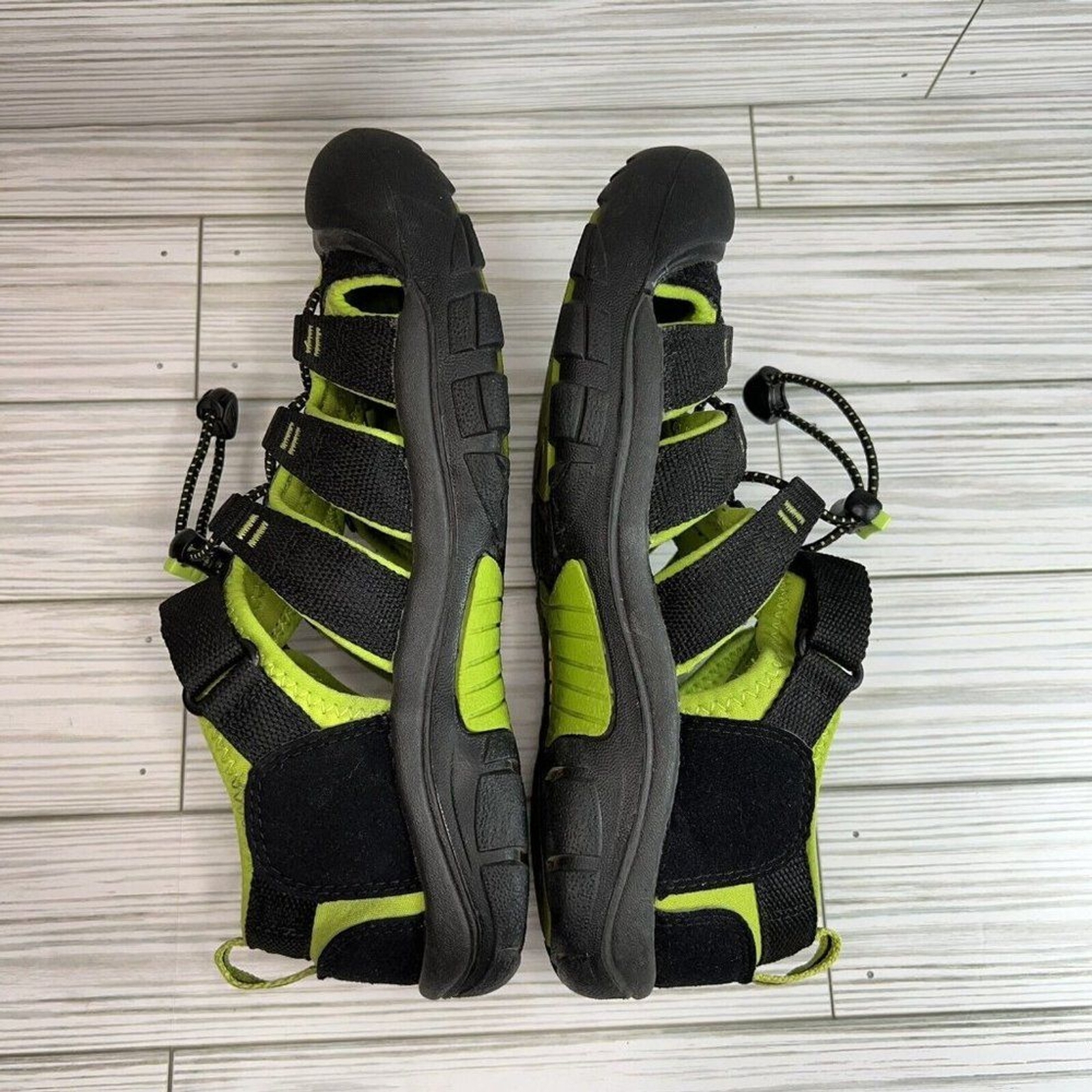 KEEN Newport H2 sandali da trekking acqua scarpe unisex giovani taglia 4 nero verde usati in ottime condizioni!