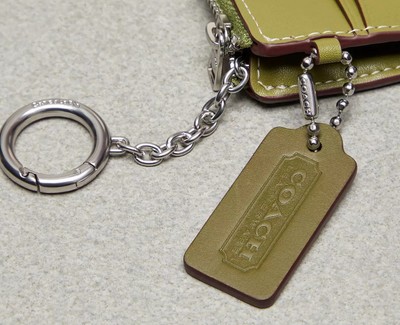 新品同様 オールドコーチ キーケース 緑 old coach key case ESSENTIAL L-ZIP KEY CASE