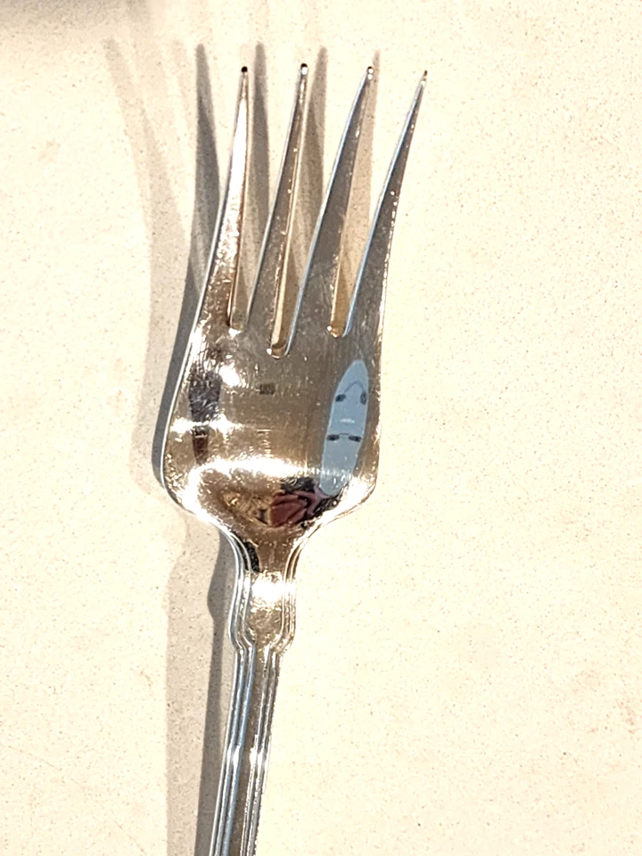 Hamilton aka Gramercy 蒂芙尼纯银冷肉叉 9 — 第 2/4 张图片