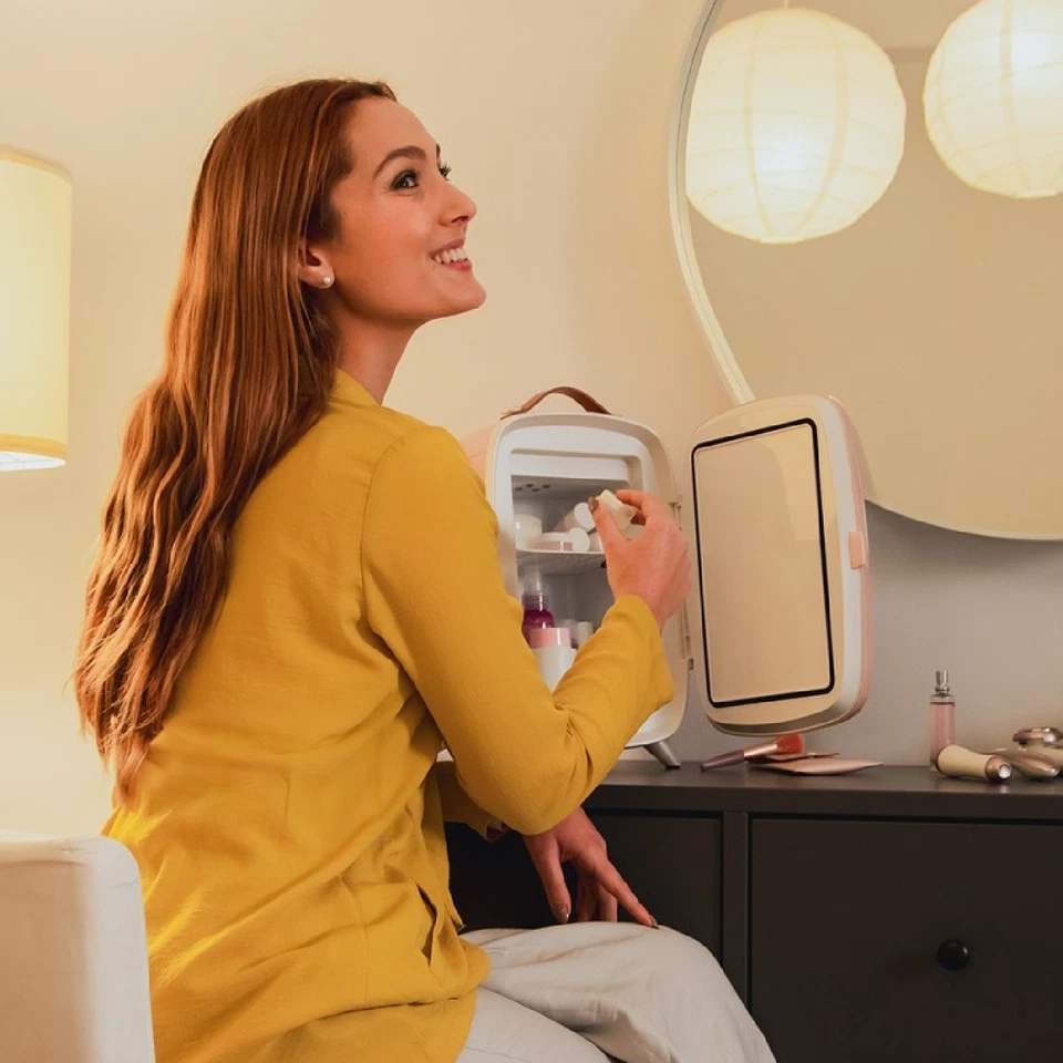 Nevera de cosméticos CoolingBeauty 6000 Mirror Rose Cecotec - Imagen 3 de 4