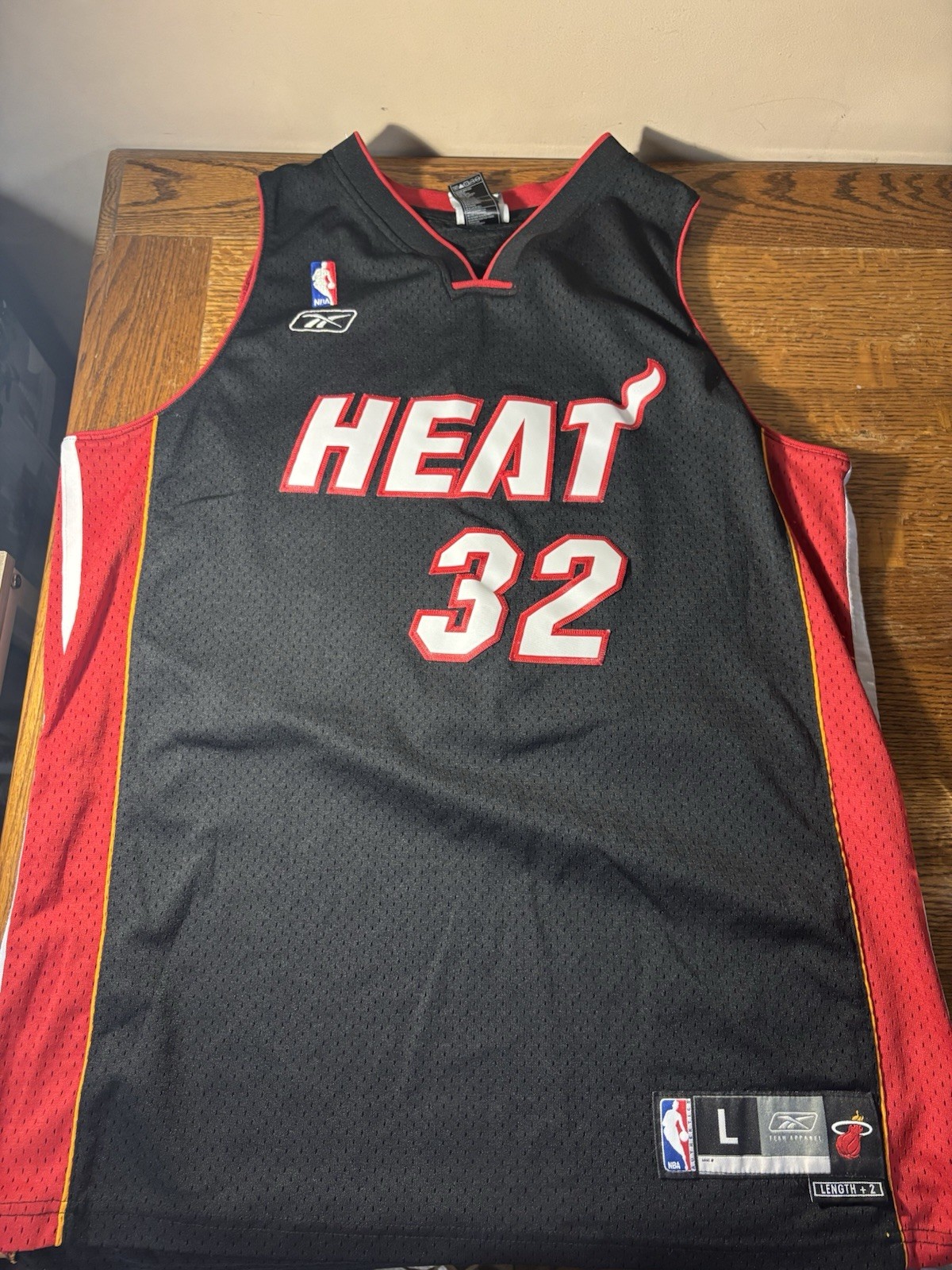 Vintage Reebox Miami Heat Black Shaquille O'Neal #32 SEWN jersey, L