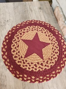 Primitive Style Round Rug 15 Inches Diameter Jute With Burgundy Color Star