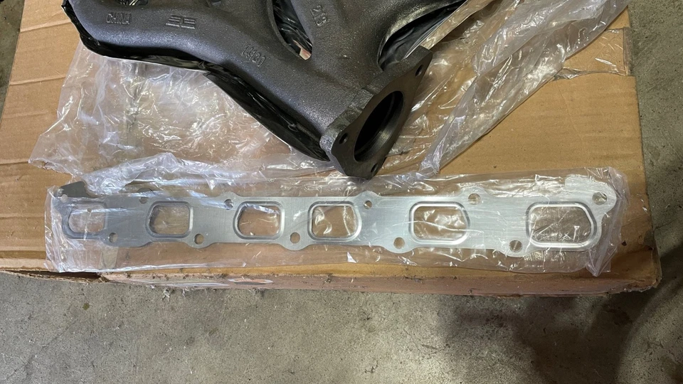 Colector de escape Dorman 674-869 para 08-09 9-7x Ascender Envoy Trailblazer Foto 3 de 4