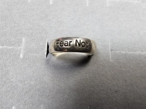 GRANDMA GRABE'S BEAUTIFUL VINTAGE BSD 925 STERLING SILVER FEAR NOT 3G RING SIZ 6