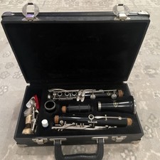Vito Clarinet Black Plastic with Case, Reeds, Ligature, Cleaning Cloth, Lyre