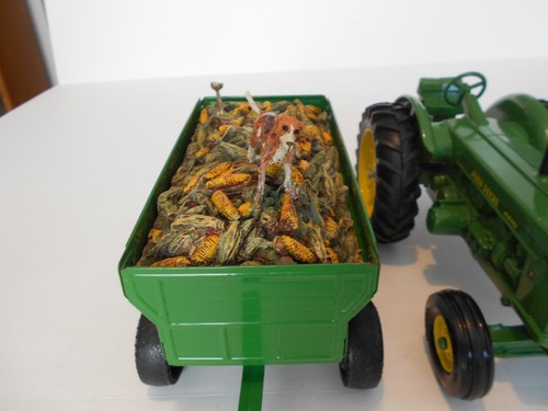 Custom 1984 Ertl 1:16 John Deere Model "R" Tractor & Wagon w/Load Set, #544/#529 - Picture 19 of 23