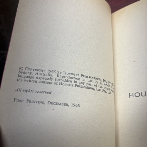 House Of Tombs paperback gothic romance Signet Book Caroline Farr 1966 - Bild 8 von 8