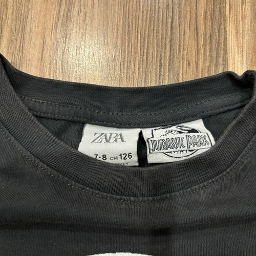 ZARA Jurassic Park Isla Nublar Est 1993 Kids Size 7/8yrs Black Long Sleeve Shirt - Picture 4 of 8