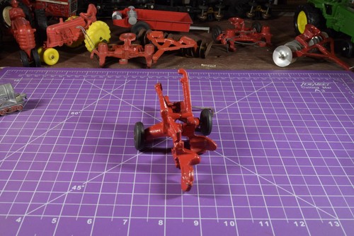 Casting 423 trattore giocattolo attrezzo agricolo rosso aratro a 2 file con gancio - Foto 4 di 15