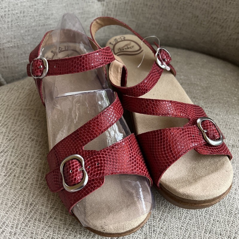 Dansko Women's Red Leather Strappy Wedge Sandals Buckle 8/euro 38 NEW 