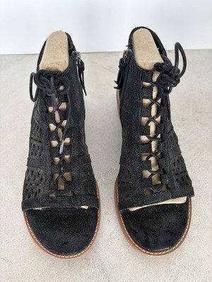 Sofft Shoes NEW Black Suede Size 7 1/2 Extremely Comfortable Brand.