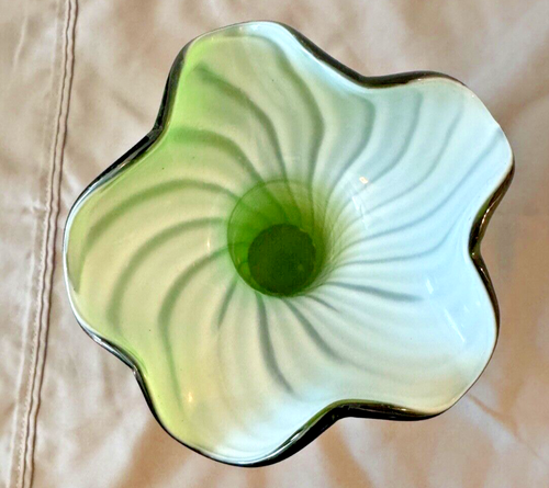 Lot of 3 Vintage Glass - Green Spiral Atomic Vase, Cobalt Blue Jug, Green Heart - Picture 12 of 15