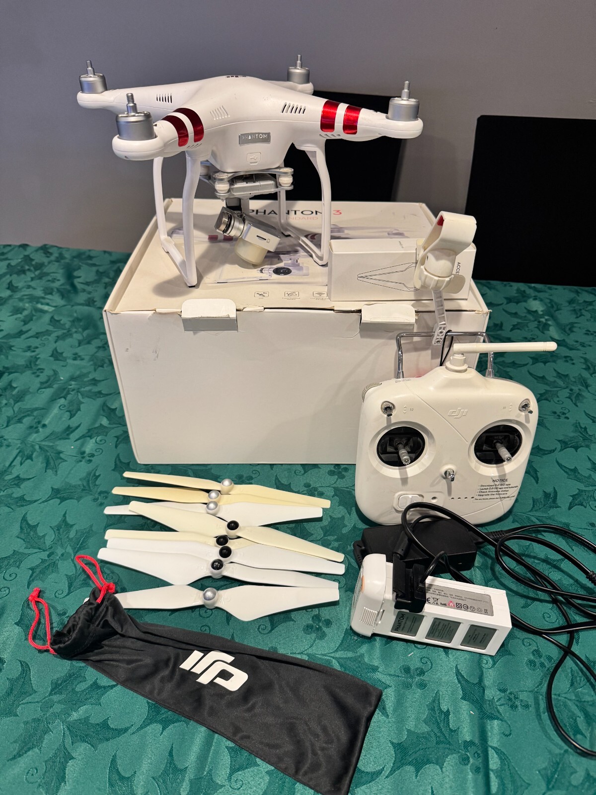 DJI Phantom 3 Standard White Camera Drone with HD Video-image