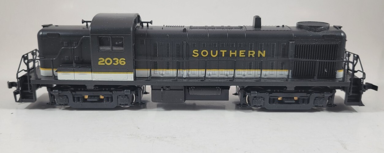 Atlas Kato SR Southern Railway RS3 Diesel HO Scale Very Nice