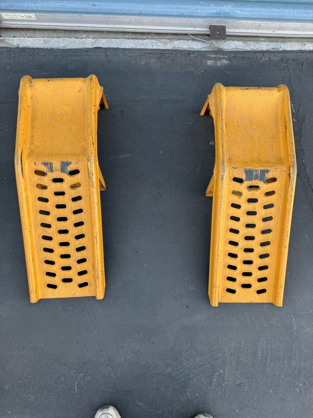 Automotive Metal Car Ramps Safety Yellow Good Solid condition, Local