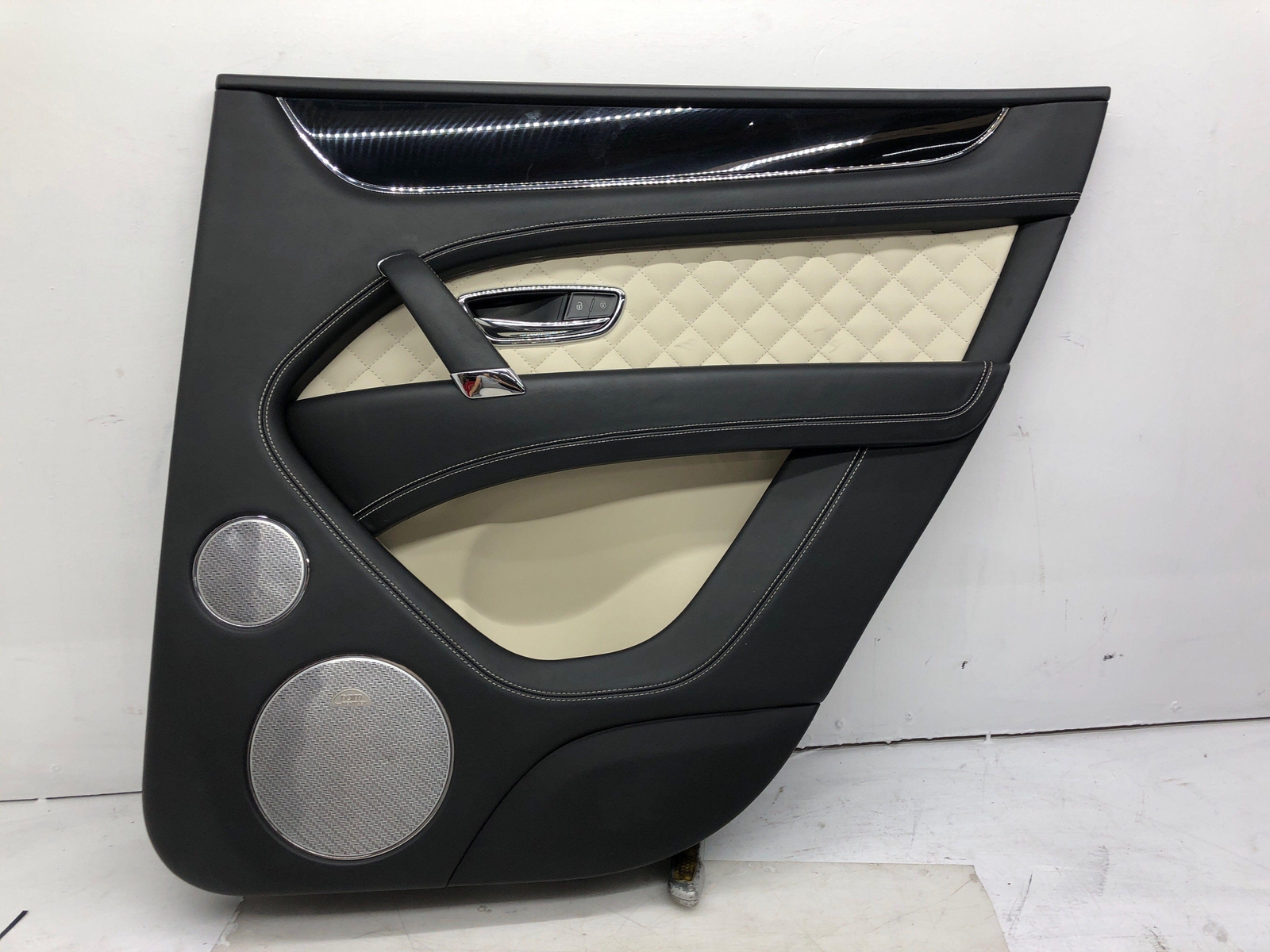 2016-2020 BENTLEY BENTAYGA RIGHT REAR INNER DOOR TRIM PANEL COVER BLACK *NOTES*