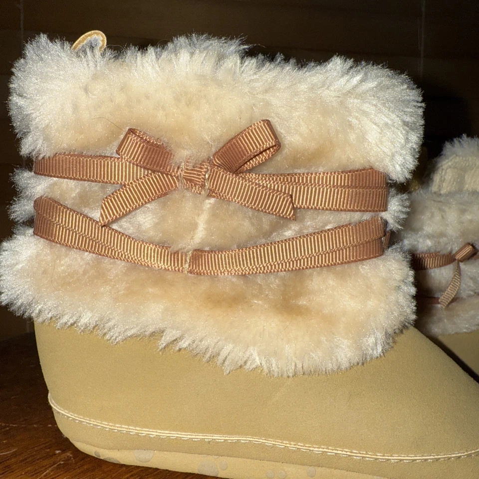 Botas de bebê bronzeadas com pele tamanho 3 sola macia - Imagem 2 de 4