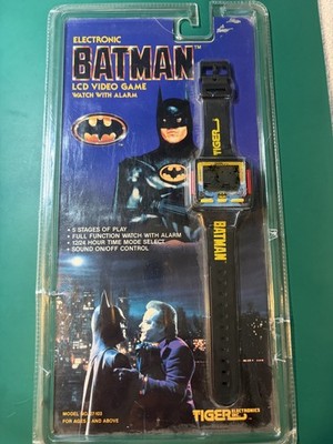 UNUSED MINT In-Package Sealed BATMAN Tiger Electronics Game Watch