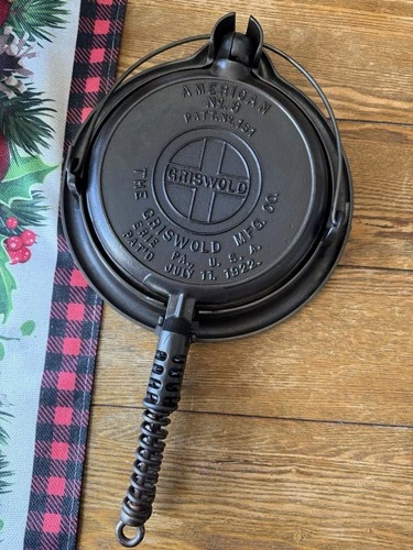 GRISWOLD AMERICAN #8 LOW BASE CAST IRON  WAFFLE IRON 1922 *FULLY RESTORED**