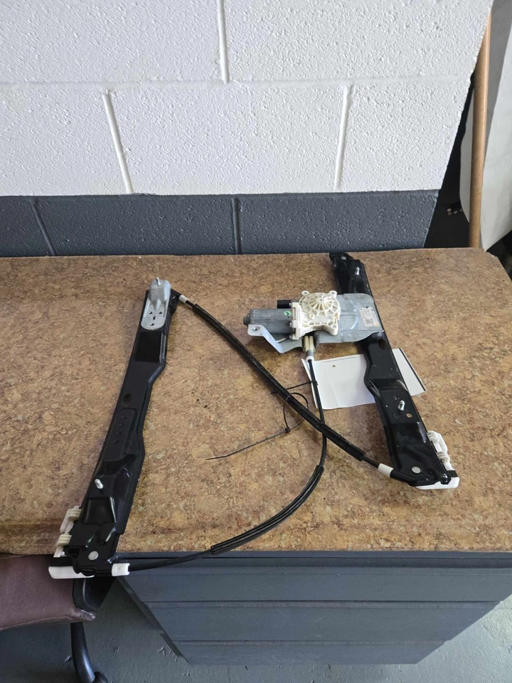 Front Door Regulator FORD TAURUS(SEE ALSO TAURUS X) RH PASSENGER 2010-2019 — 第 2/2 张图片