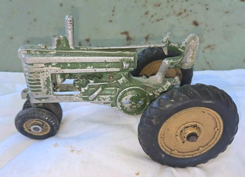 Arcade Cast Iron Model A John Deere Tractor 1/16th Scale - Picture 2 of 9
