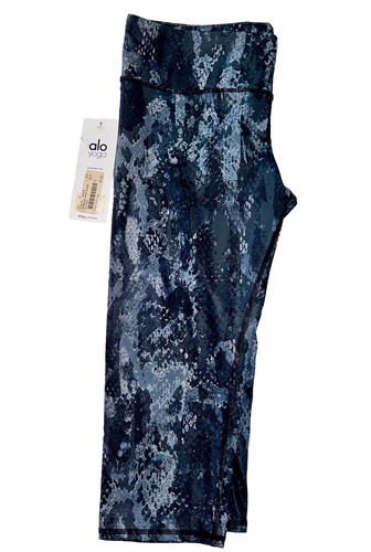 NWT💖ALO💖LARGE, 21” LENGTH💖AIRBRUSH CAPRI GLOSS LEGGINGS💖GRAY💖SNAKE PRINT💖 - Picture 10 of 13