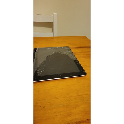 Apple iPad A1395 Silver Wi-Fi Bluetooth 9.7" LCD (512MB+16GB) Dual-Core Tablet - Picture 2 of 8
