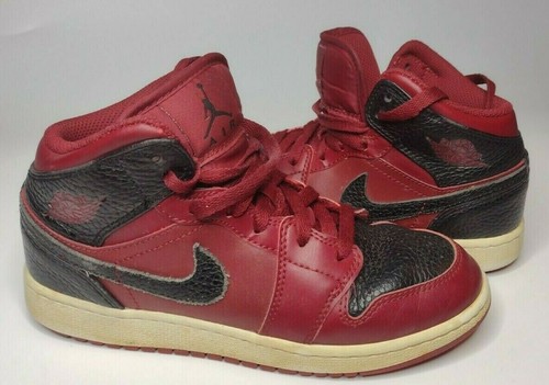 Nike Air Jordan 1 Mid GS Shoe Team Red 